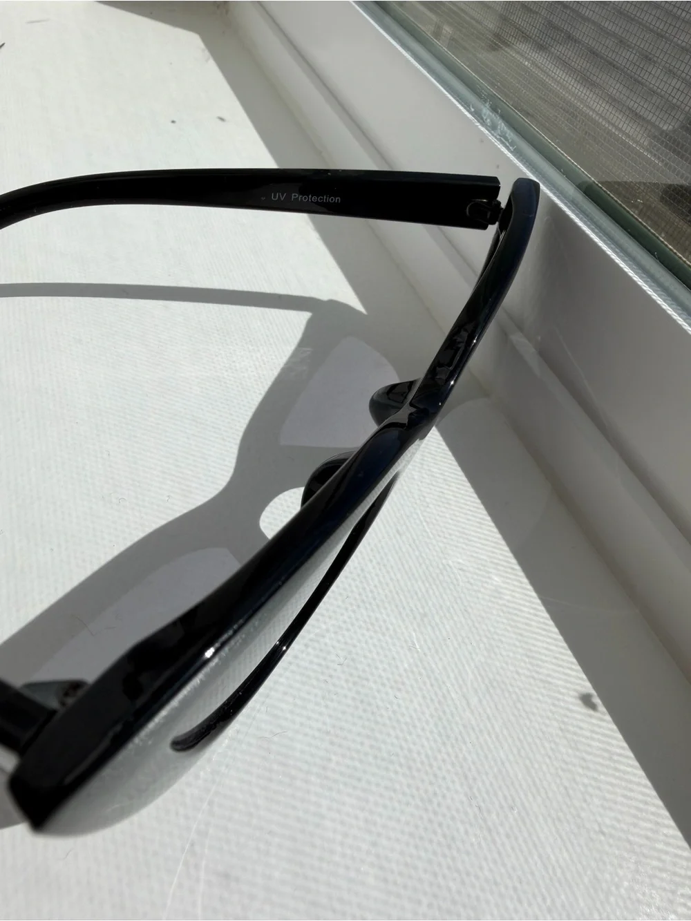 Black Cat-Eye Women's Sunglasses - Le specs